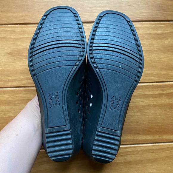 Naturalizer 7M Black Wedge Pumps with Cut-outs - Picture 8 of 9